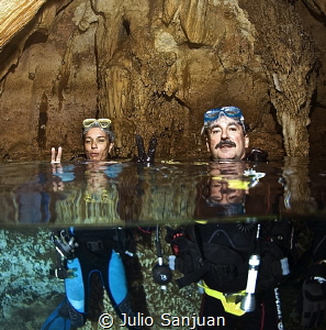 Reflections in a cave in Palau. One strobe underwater and... by Julio Sanjuan 